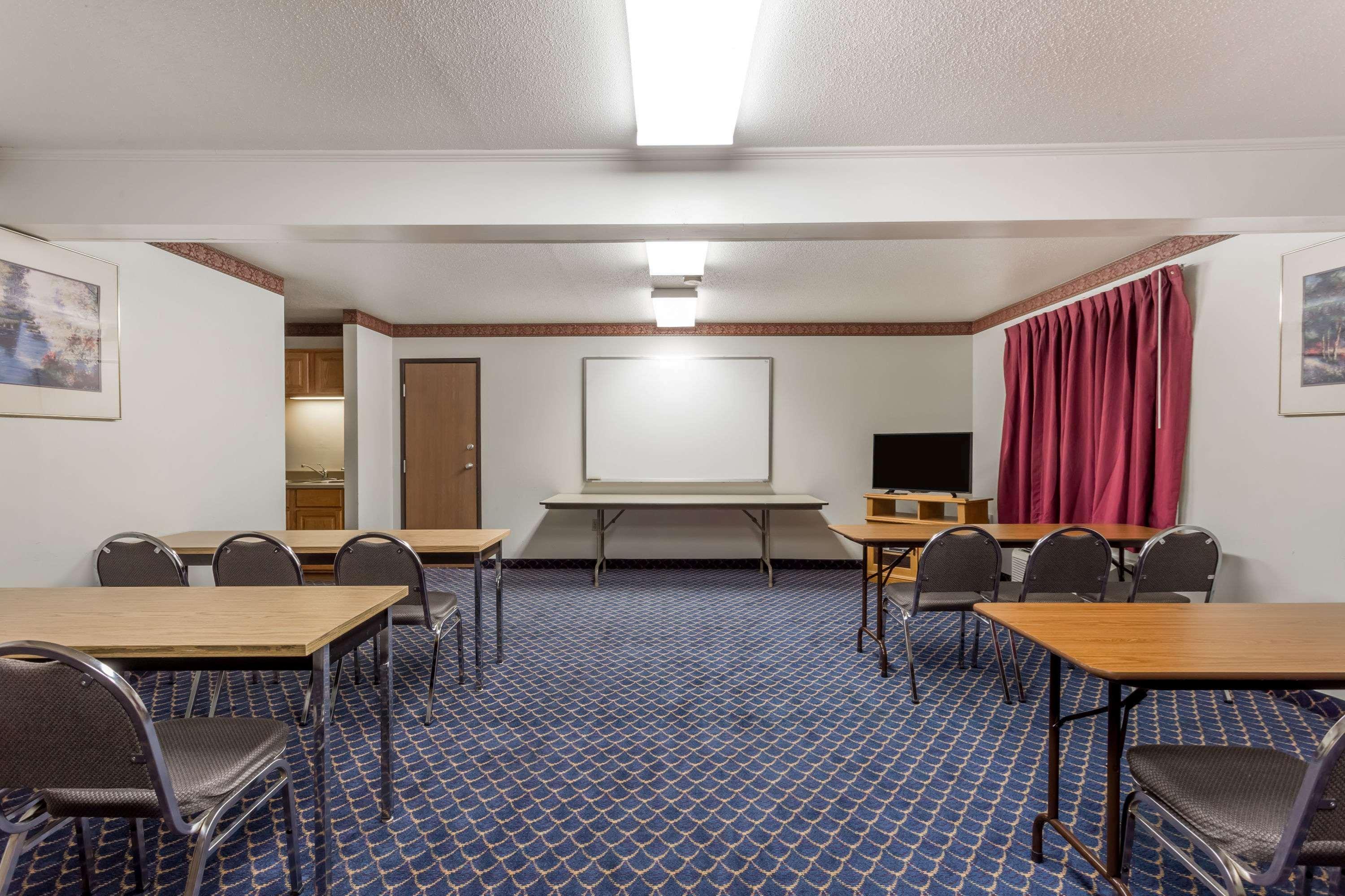 Hotel Super 8 By Wyndham Germantown/Milwaukee Exterior foto