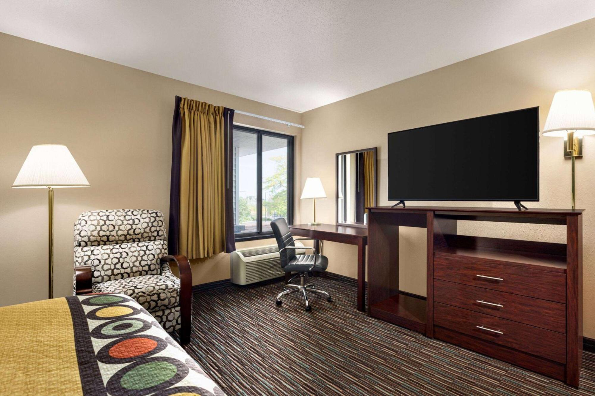 Hotel Super 8 By Wyndham Germantown/Milwaukee Exterior foto