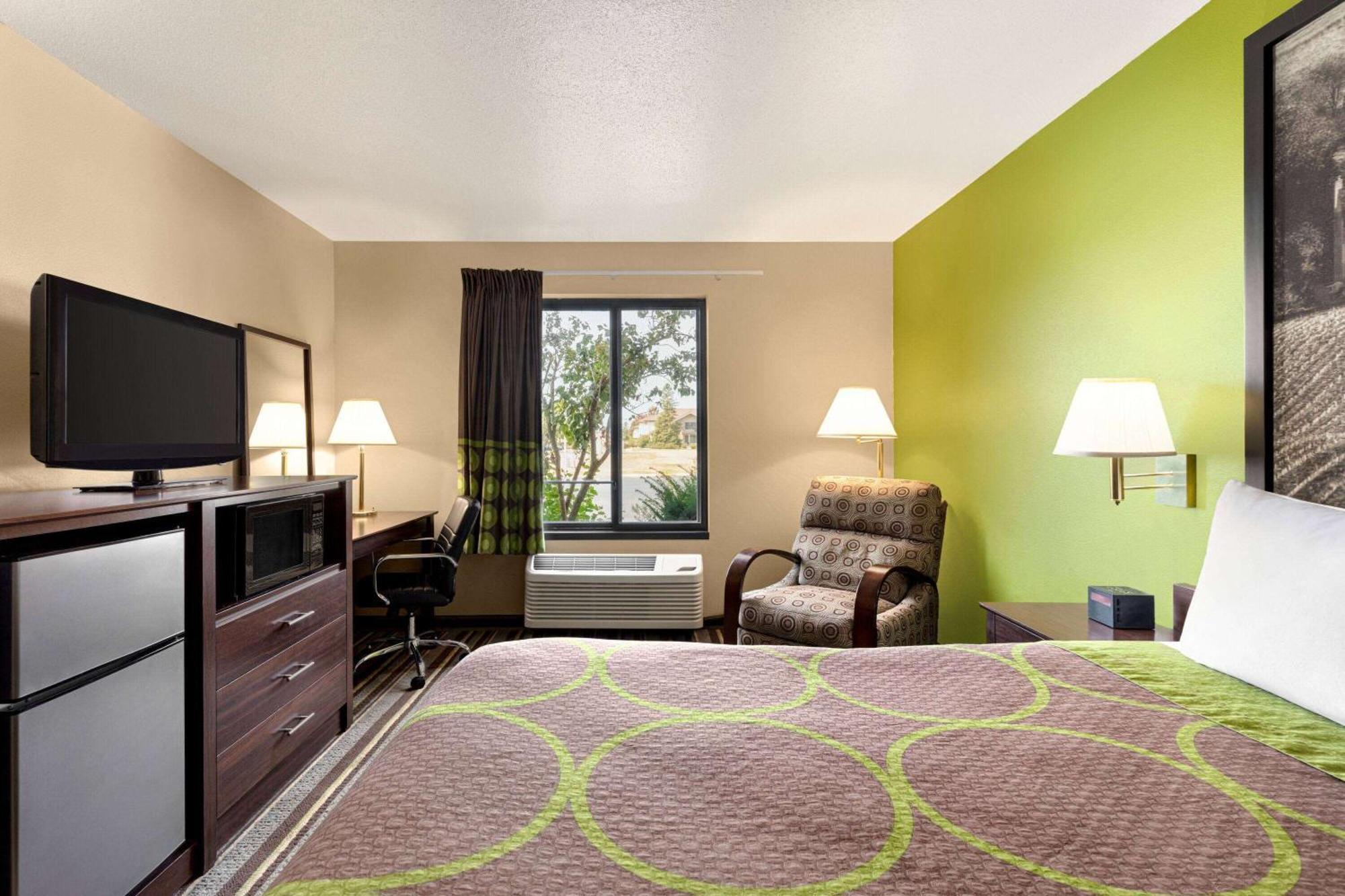 Hotel Super 8 By Wyndham Germantown/Milwaukee Exterior foto